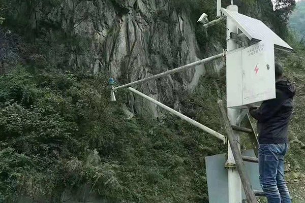 雷達(dá)水位監(jiān)測(cè)站圖片2 雷達(dá)水位監(jiān)測(cè)站圖片2